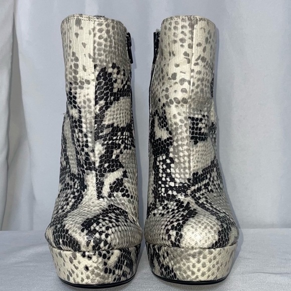 Qupid Round Toe Elastic Gore Chunky Platform Ankle Booties in Stone Snakeskin - Picture 5 of 12